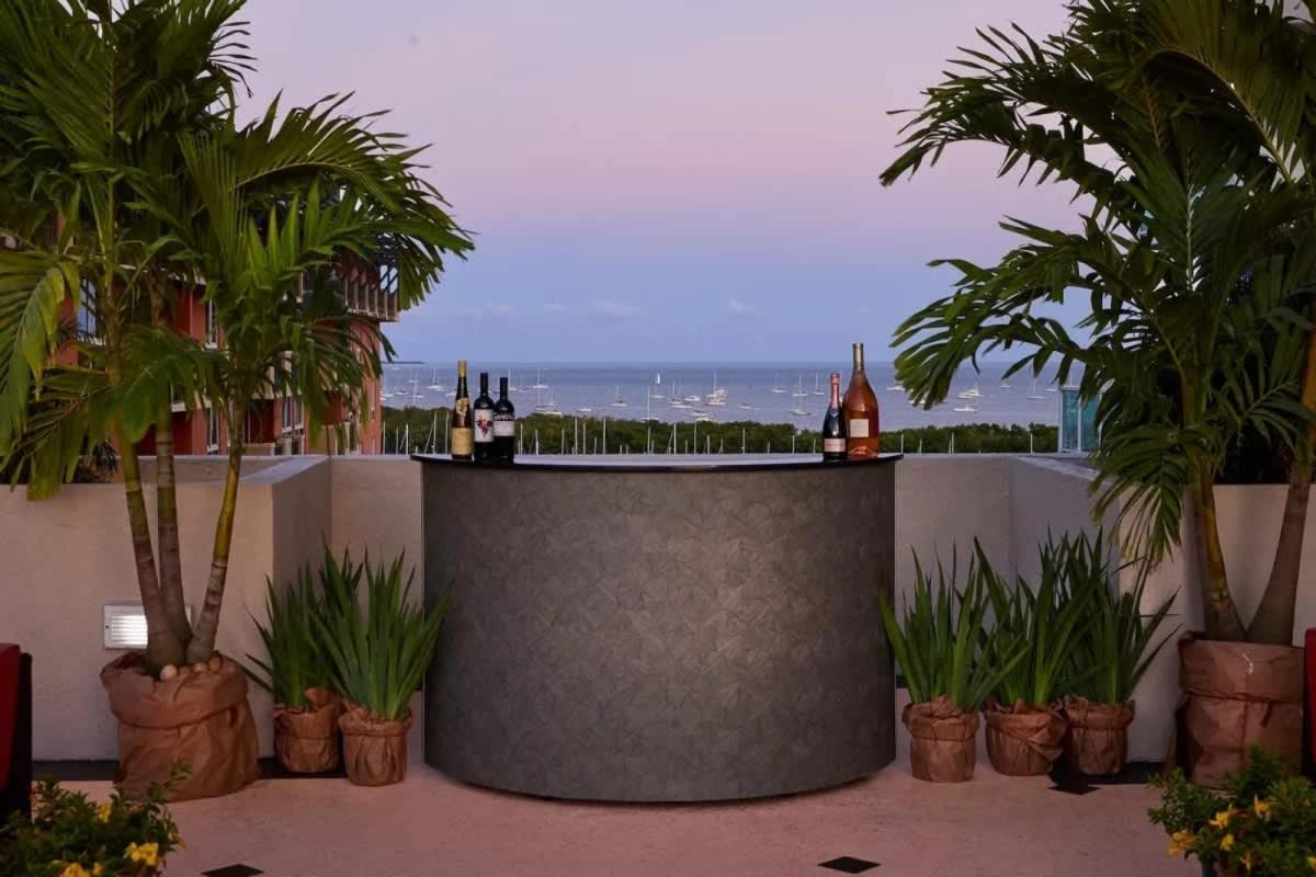 Mvr-your Escape Your View Your Grove * Miami